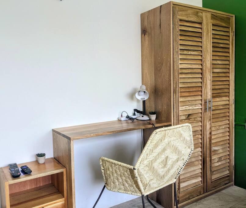 Studio -Trees At Mikasa- Near Beach, Pool, Fast Wifi, Ac & King Bed بويرتو إسكونديدو المظهر الخارجي الصورة
